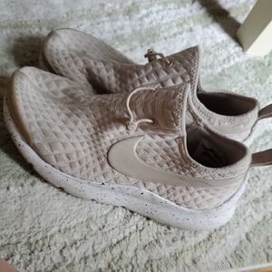 Nike Women's Taupe Quilted Sneakers Size 9